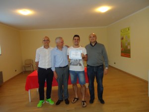 consegna diplomi da parte degli insegnanti tra cui l'inventore della tecnica Sig.  Luigi Stecco